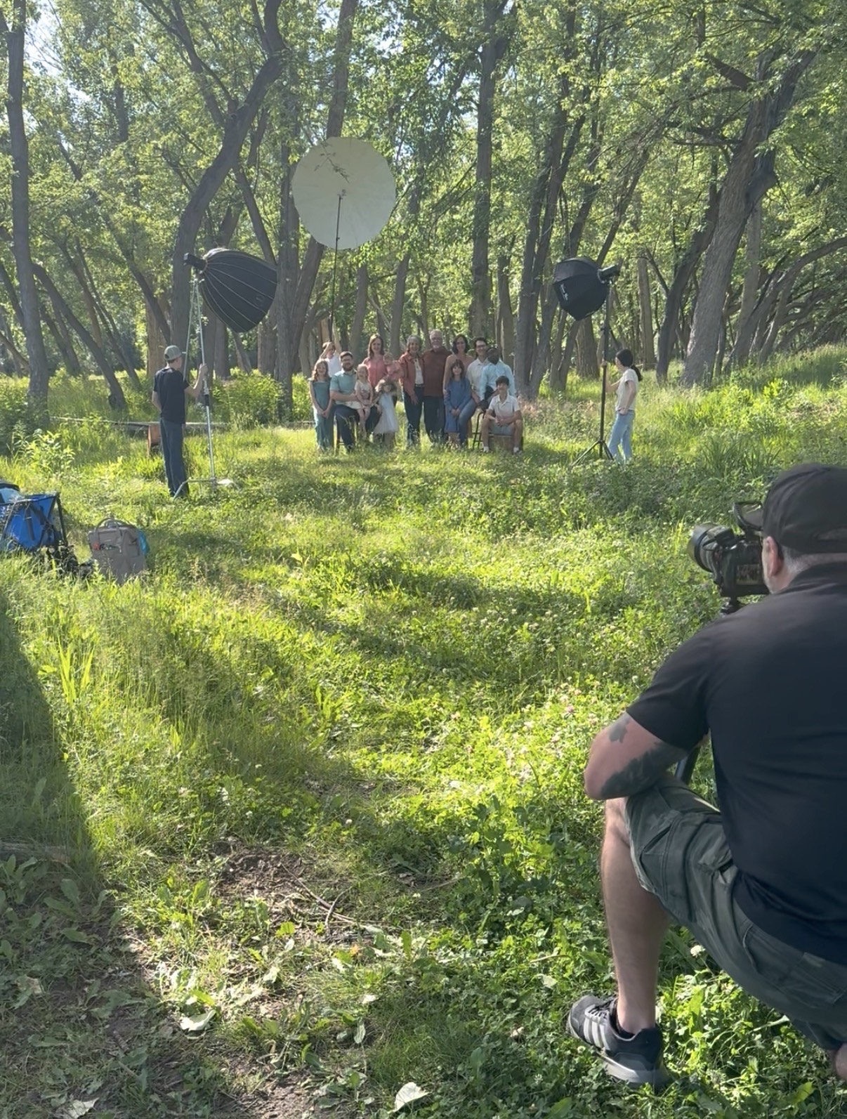 An extended family photoshoot by the river in Eagle, Idaho.